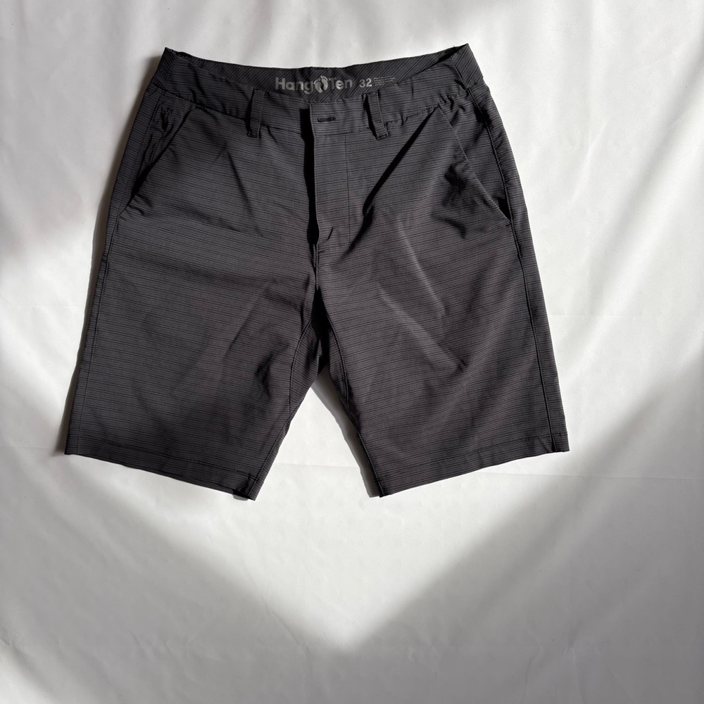 Hang Ten Charcoal Flat Front Shorts with inside drawstrings Size 32. INV25/334